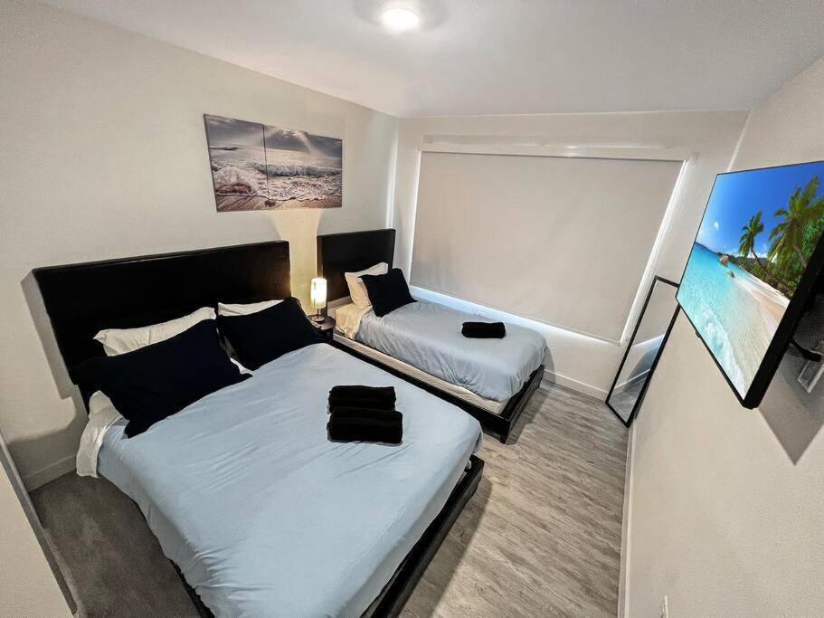 Vacay Spot Experience Luna Sky! 65" Tv Bar, Bbq, Shower Massage Jets, Music, Go To Fl Keys Homestead Kültér fotó