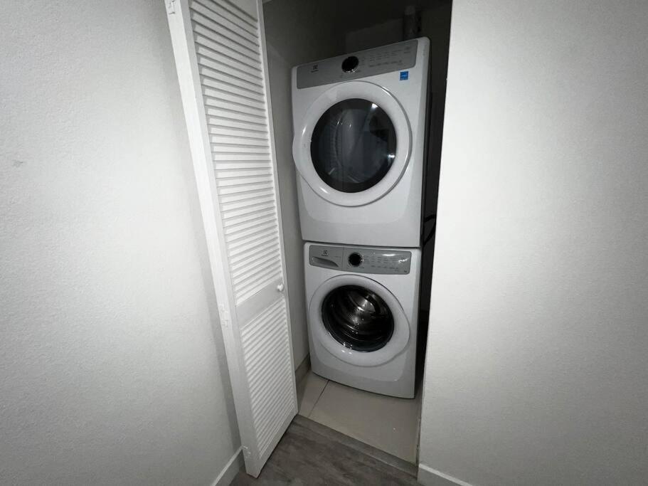 Vacay Spot Experience Luna Sky! 65" Tv Bar, Bbq, Shower Massage Jets, Music, Go To Fl Keys Homestead Kültér fotó