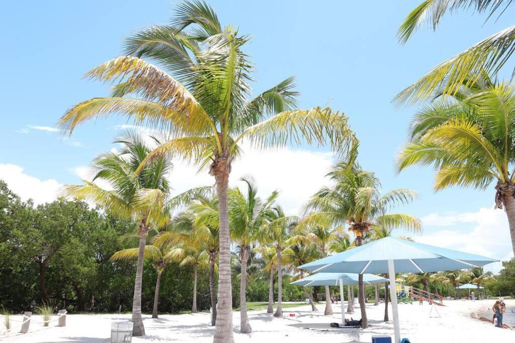 Vacay Spot Experience Luna Sky! 65" Tv Bar, Bbq, Shower Massage Jets, Music, Go To Fl Keys Homestead Kültér fotó