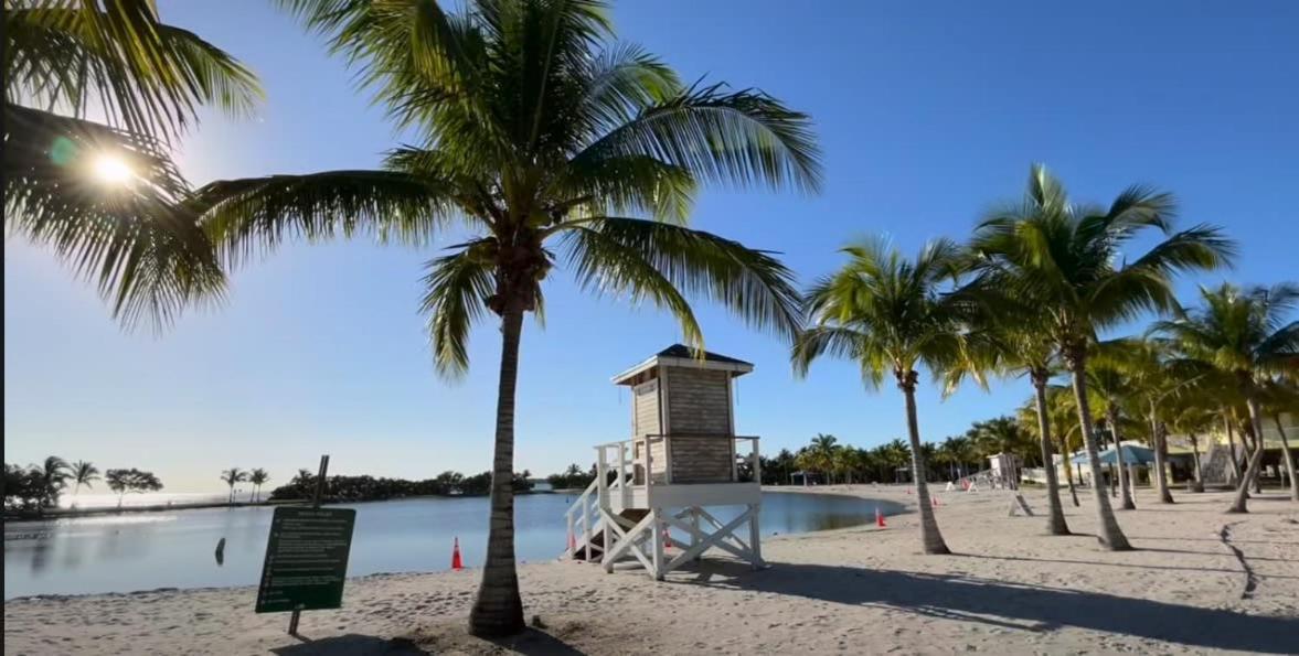 Vacay Spot Experience Luna Sky! 65" Tv Bar, Bbq, Shower Massage Jets, Music, Go To Fl Keys Homestead Kültér fotó