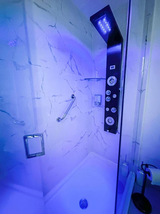 Vacay Spot Experience Luna Sky! 65" Tv Bar, Bbq, Shower Massage Jets, Music, Go To Fl Keys Homestead Kültér fotó