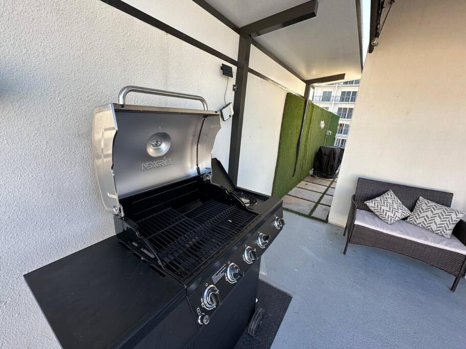 Vacay Spot Experience Luna Sky! 65" Tv Bar, Bbq, Shower Massage Jets, Music, Go To Fl Keys Homestead Kültér fotó