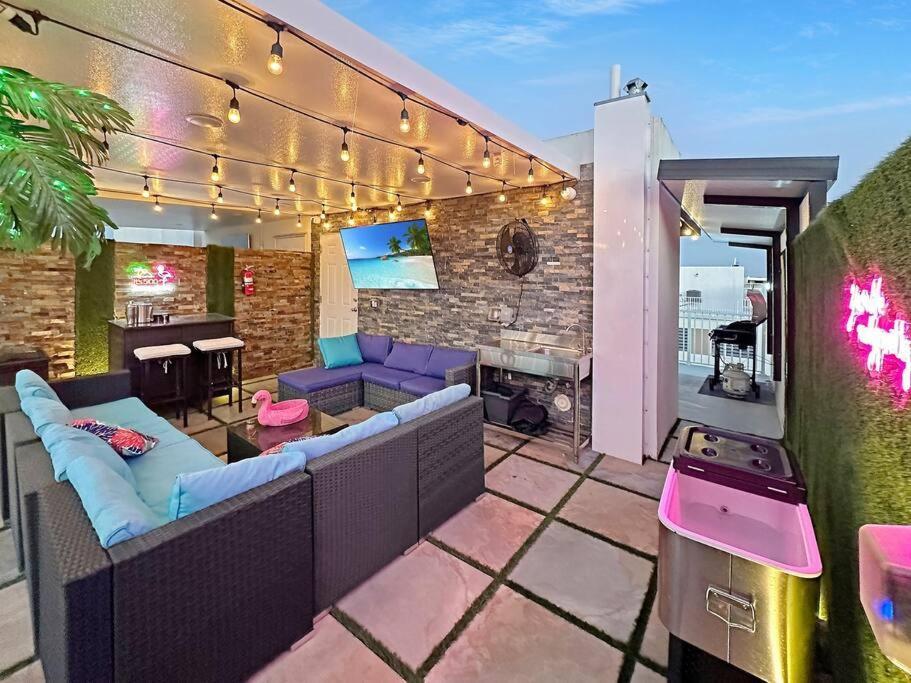 Vacay Spot Experience Luna Sky! 65" Tv Bar, Bbq, Shower Massage Jets, Music, Go To Fl Keys Homestead Kültér fotó